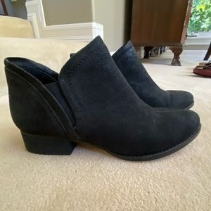 Vince Camuto booties | Sz 8